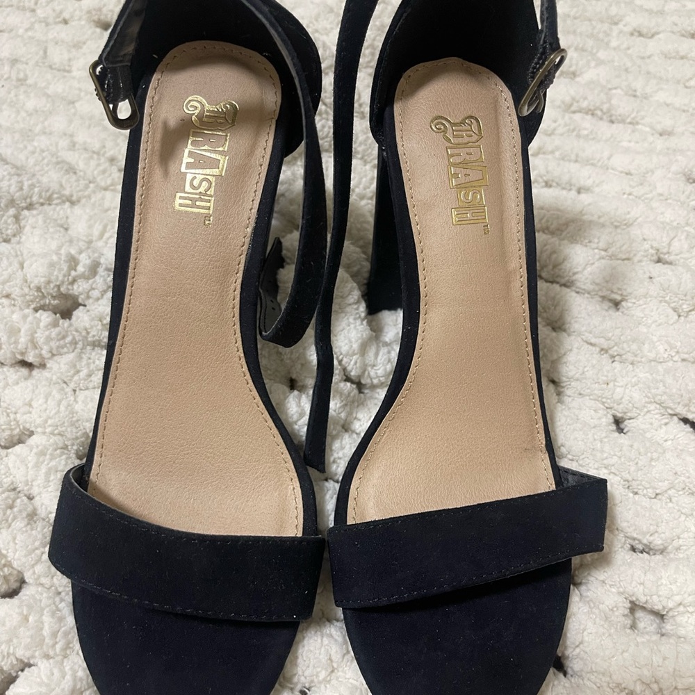 New without tag!  Black brash Sandals!
